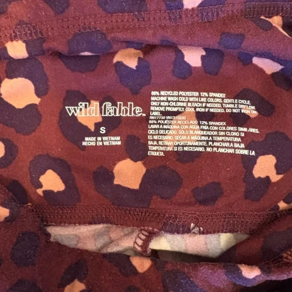 Wild Fable Leopard Print leggings with pockets - Picture 3 of 3